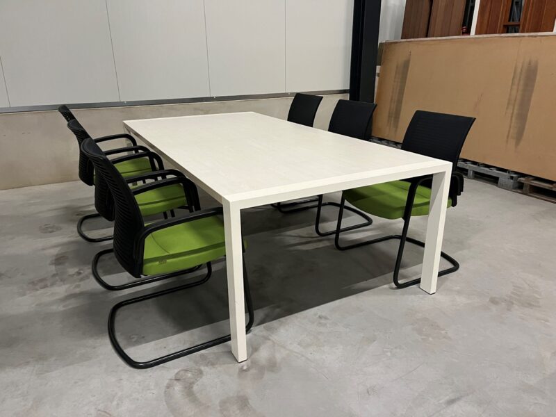 Vergadertafel Ahrend lang