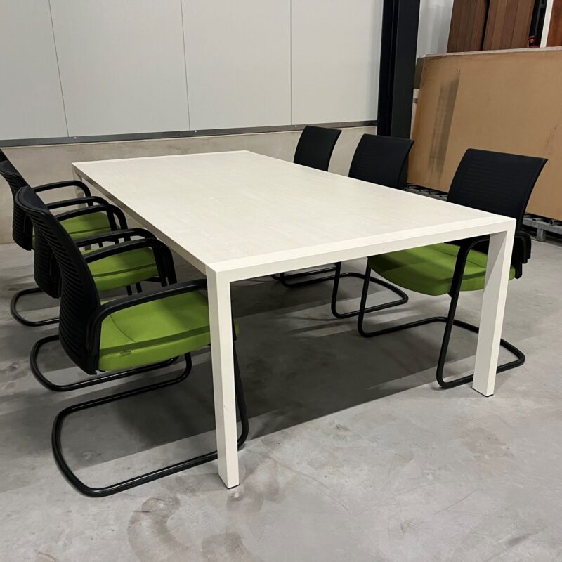 Vergadertafel Ahrend lang